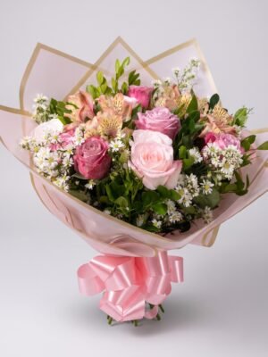 Buquê de Rosas Cor-de-Rosa com Astromélias e Mini Margaridas