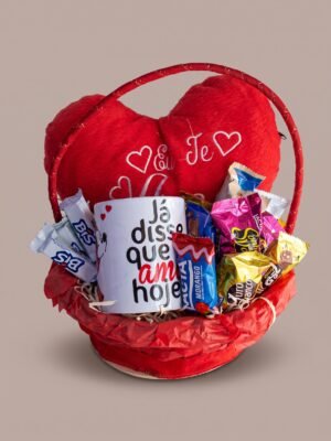 Cesta de Chocolates com Caneca e Coração de Pelúcia