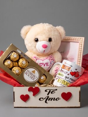 Cesta de Presente com Urso de Pelúcia, Ferrero Rocher, Caneca e Porta-Retrato