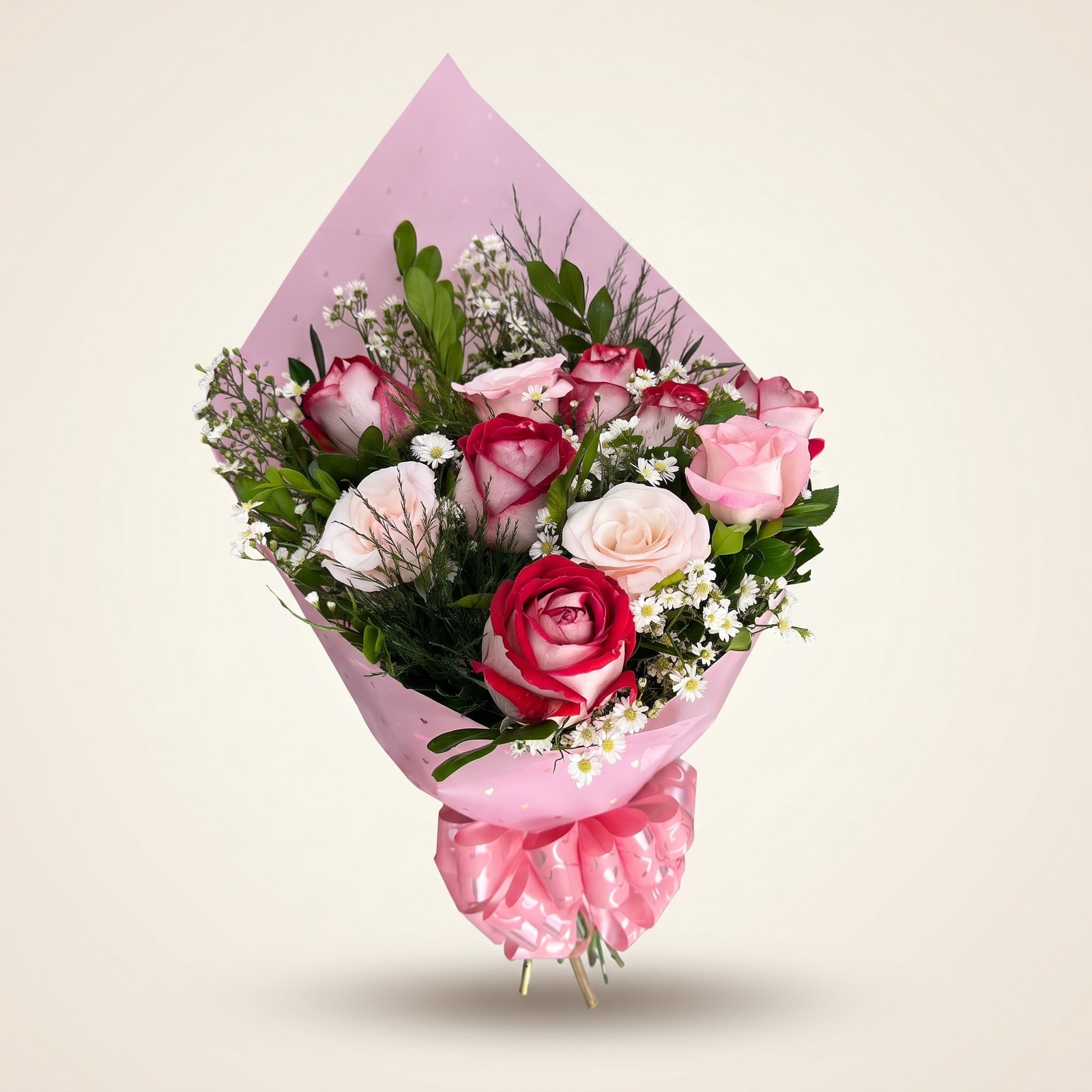 Buquê Floral de Rosas com Flores de Campo e Folhagens 1 Buquê Floral de Rosas com Flores de Campo e Folhagens