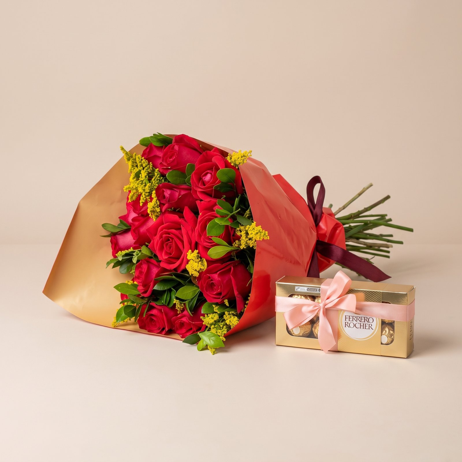 Buquê com 12 Rosas Vermelhas Naturais e Caixa Ferrero Rocher 100g 2 Buquê com 12 Rosas Vermelhas Naturais e Caixa Ferrero Rocher 100g - Imagem 2