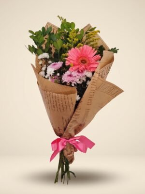 Buquê de Flores com Gérbera Rosa e Papel Kraft Vintage