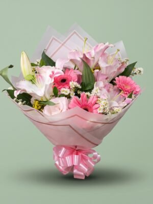 Buquê de Flores com Lírios Rosa, Gérberas e Embalagem Especial