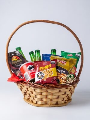 Cesta Happy Hour com 6 Cervejas Heineken Long Neck e Petiscos Variados