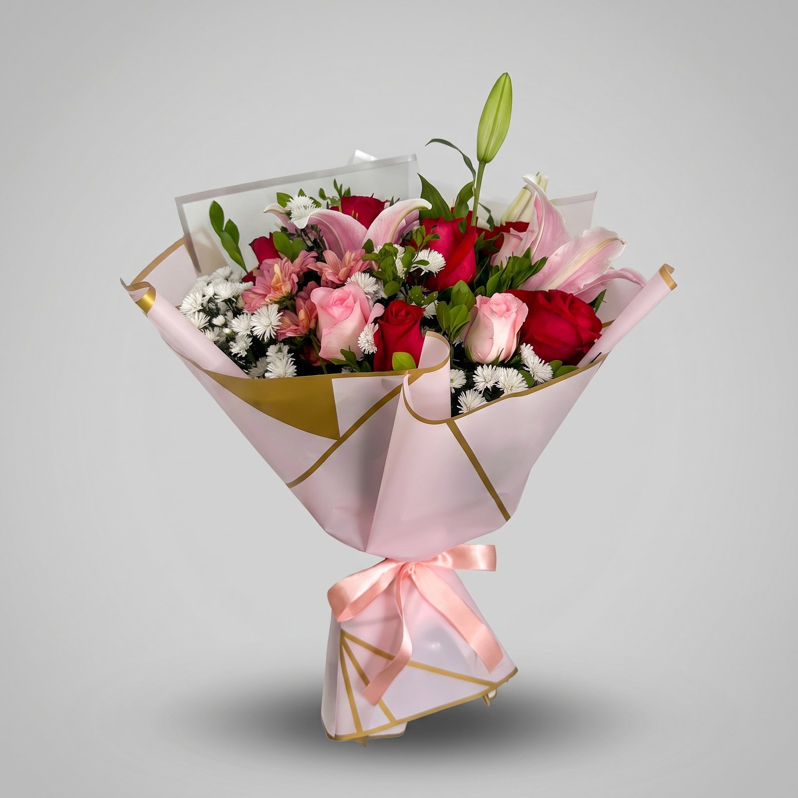 Buquê Misto Composto por 10 Rosas, Lírios e Bombons Ferrero Rocher 2 Buquê Misto Composto por 10 Rosas, Lírios e Bombons Ferrero Rocher - Imagem 2