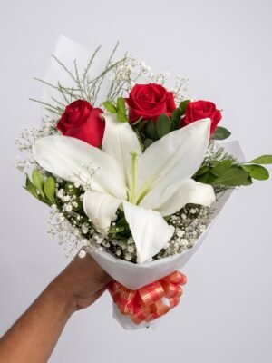 Mini Buquê de Lírio Branco e Rosas Vermelhas